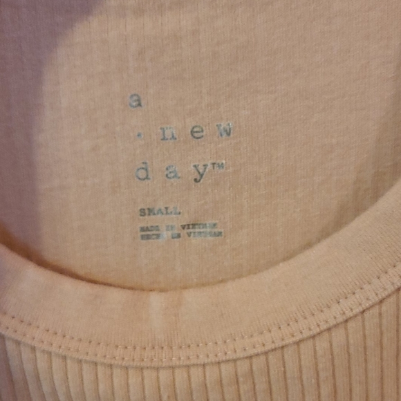 Super cute pastel pink short sleeve shirt. - Picture 2 of 4